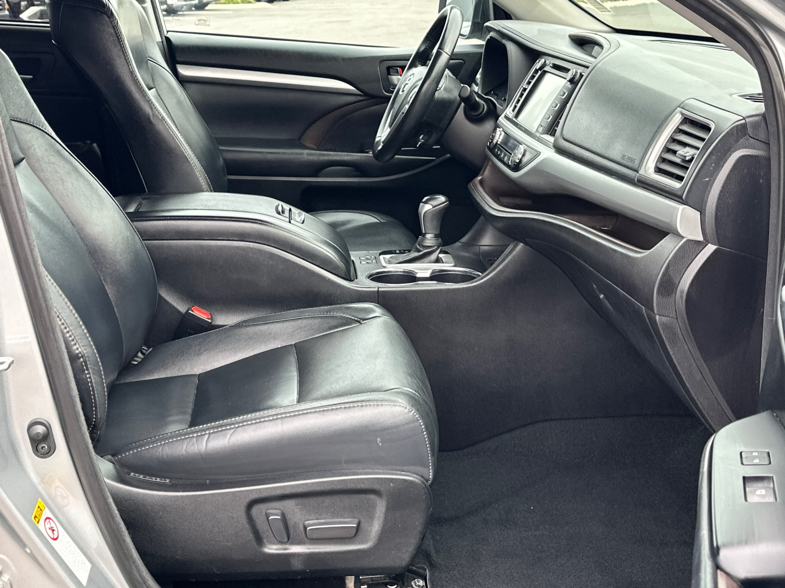 Used 2018 Toyota Highlander XLE FWD image 14