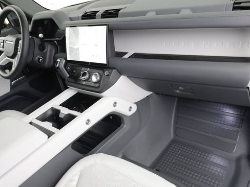 Certified 2026 Land Rover Defender 110 S AWD/4WD image 21