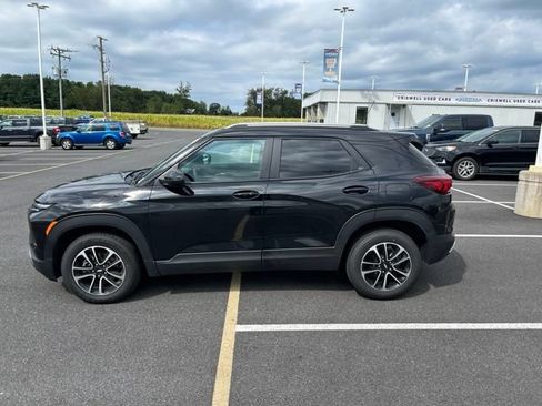 Used 2025 Chevrolet TrailBlazer LT AWD/4WD image 2