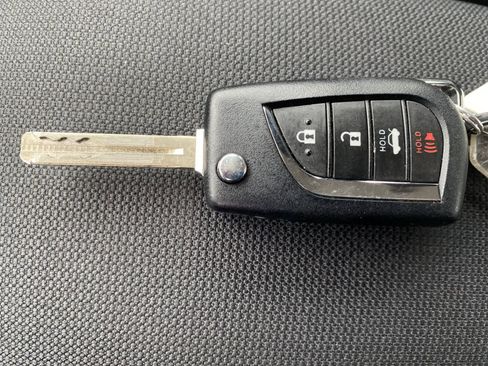 Used 2025 Toyota Corolla LE image 33