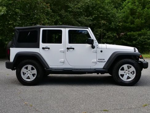 Used 2015 Jeep Wrangler Unlimited Sport image 28