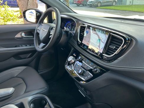 New 2026 Chrysler Pacifica Select w/ S Appearance Package image 31