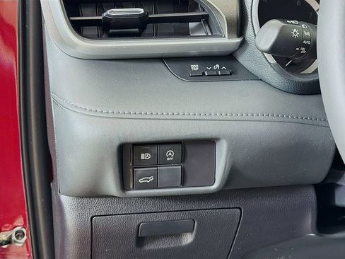 Used 2023 Toyota Highlander XLE AWD/4WD image 34