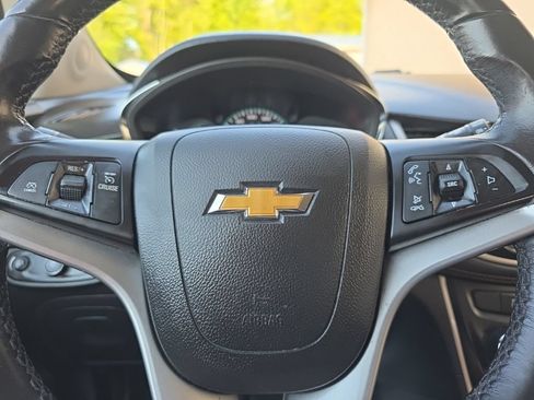 Used 2019 Chevrolet Trax LT w/ LT Convenience Package FWD image 15