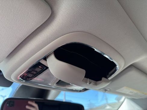 Used 2021 Jeep Cherokee Limited image 31