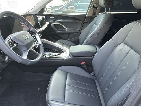 Used 2025 Audi Q5 Premium Plus w/ Premium Plus AWD/4WD image 16