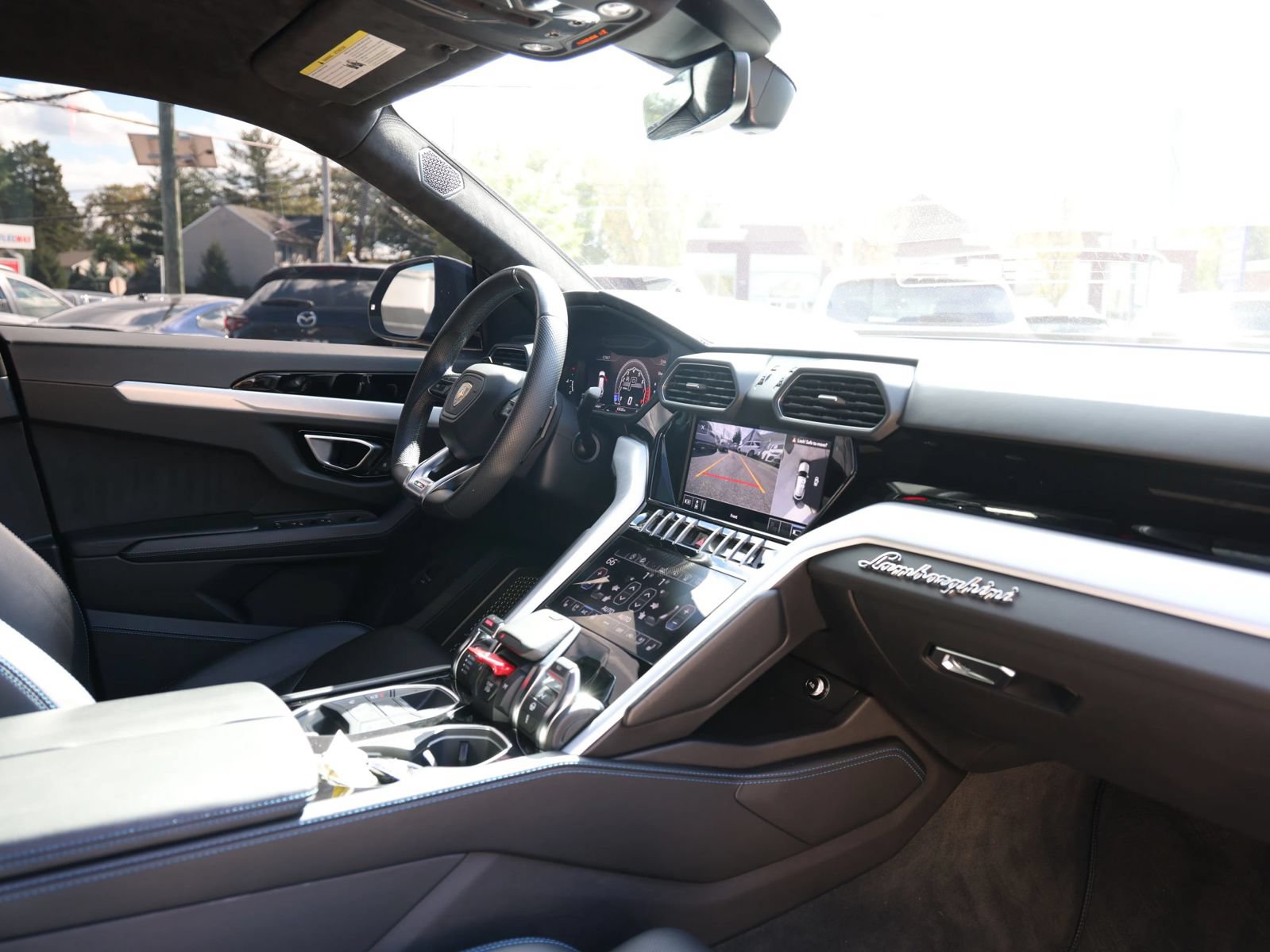 Used 2021 Lamborghini Urus AWD/4WD image 32