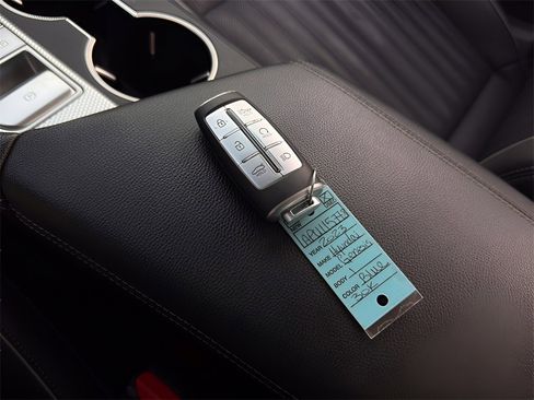 Used 2023 Genesis G70 3.3T image 29