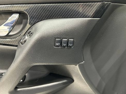 Used 2019 Nissan Rogue SL AWD/4WD image 16