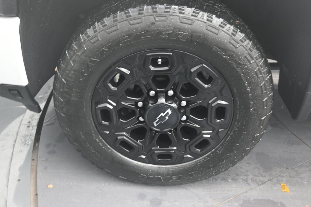Used 2024 Chevrolet Silverado 2500 LTZ w/ LTZ Plus Package AWD/4WD image 9