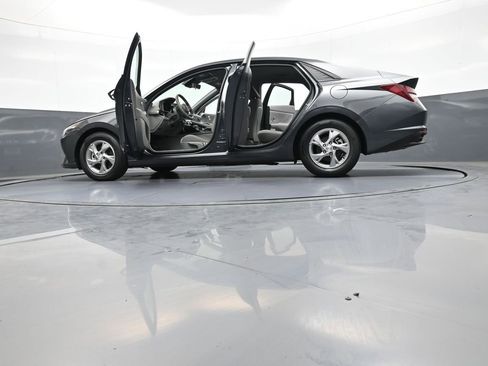 Certified 2021 Hyundai Elantra SE FWD image 48