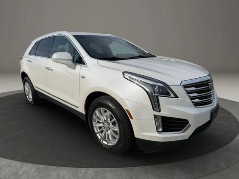 Used 2017 Cadillac XT5 FWD image 3