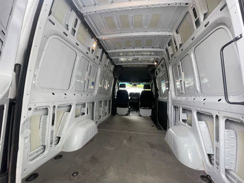 Used 2025 Mercedes-Benz Sprinter 2500 image 27