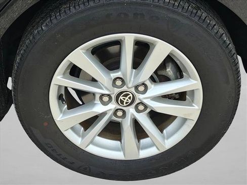 Used 2025 Toyota Camry LE w/ Convenience Package FWD image 15