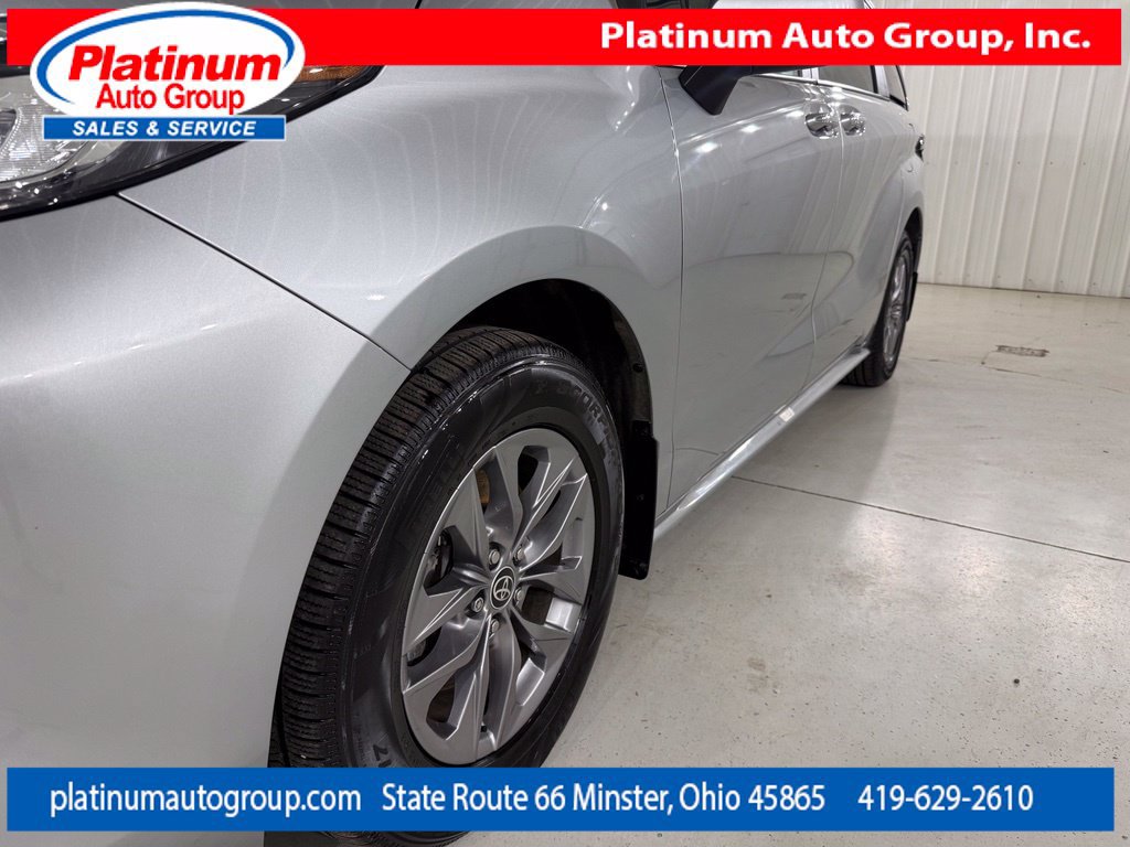 Used 2023 Toyota Sienna XLE AWD/4WD image 48