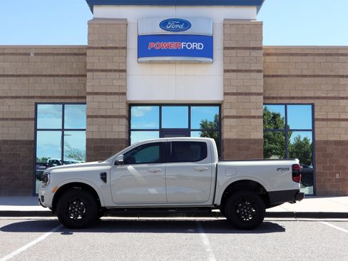 Used 2025 Ford Ranger Lariat w/ FX4 Off-Road Package image 9