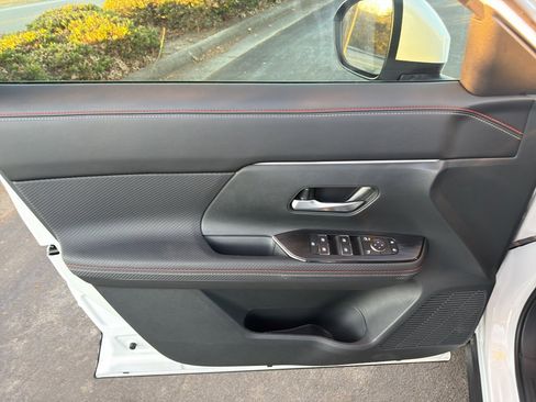 Certified 2025 Nissan Kicks SR image 17