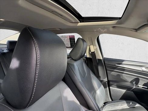 Used 2020 Ford Fusion Titanium image 22