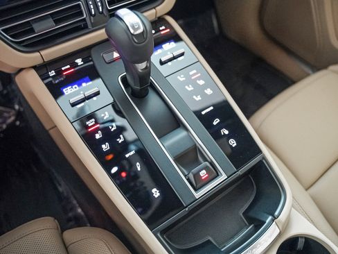 Certified 2025 Porsche Macan S image 20