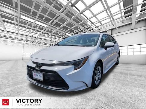 Used 2024 Toyota Corolla LE FWD image 8
