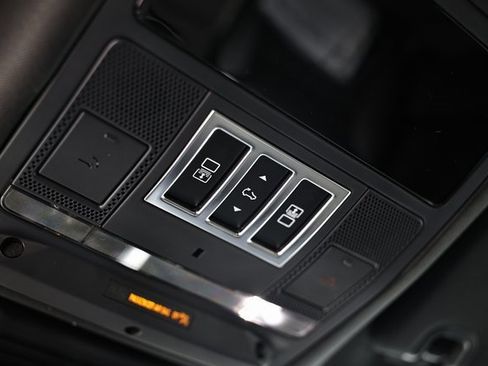 New 2025 Land Rover Discovery Metropolitan Edition image 49