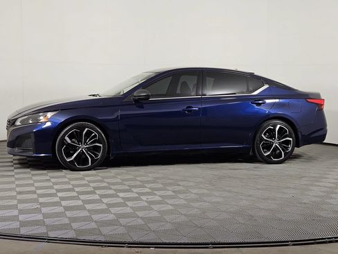 Used 2023 Nissan Altima 2.5 SR FWD image 3