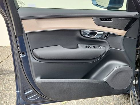 New 2025 Volvo XC90 B6 Plus w/ Protection Package Premier image 9