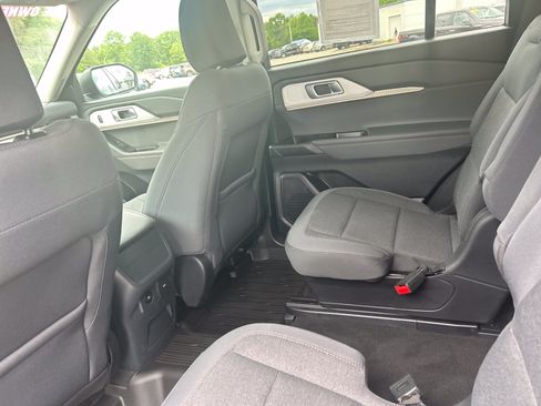 Used 2025 Ford Explorer Active AWD/4WD image 14