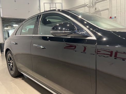 Used 2025 Mercedes-Benz E 350 4MATIC Sedan image 5