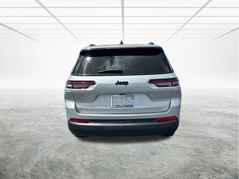 Used 2025 Jeep Grand Cherokee L Altitude RWD image 5