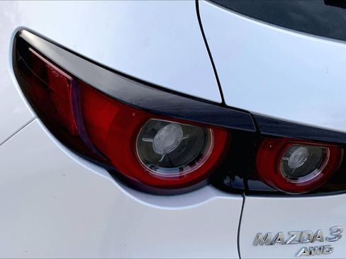 New 2026 MAZDA MAZDA3 Hatchback w/Premium Plus Pkg image 14