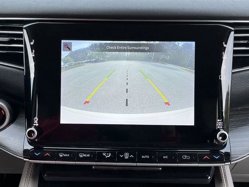 Used 2024 Jeep Wagoneer L Series II RWD image 5