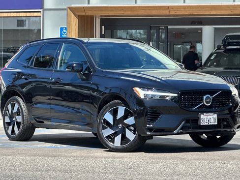 Certified 2024 Volvo XC60 T8 Plus image 2