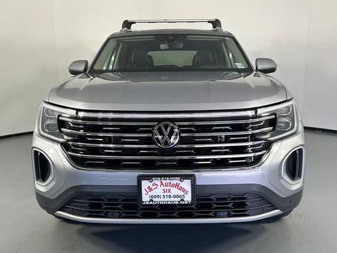 Used 2024 Volkswagen Atlas SEL AWD/4WD image 2