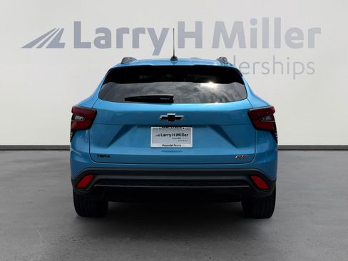 Used 2025 Chevrolet Trax RS w/ Sunroof Package FWD image 4