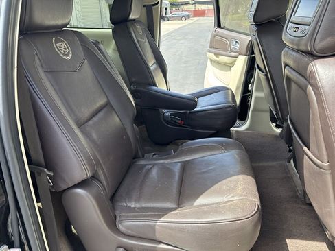 Used 2011 Cadillac Escalade ESV Platinum AWD/4WD image 32