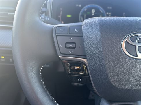 Used 2025 Toyota Camry SE image 13