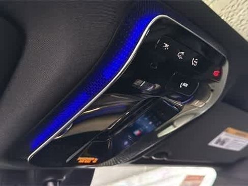 Used 2025 Mercedes-Benz GLC 300 4MATIC image 78