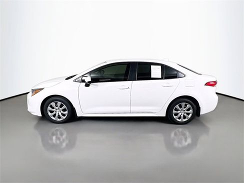 Used 2025 Toyota Corolla LE image 4