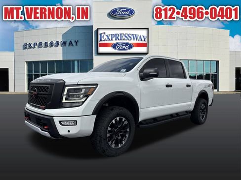 Used 2023 Nissan Titan PRO-4X w/ Pro-4x Convenience Package AWD/4WD image 9