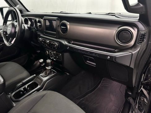 Used 2019 Jeep Wrangler Unlimited Sport S image 18