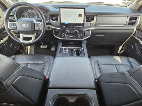 Used 2024 Ford Expedition XLT image 16