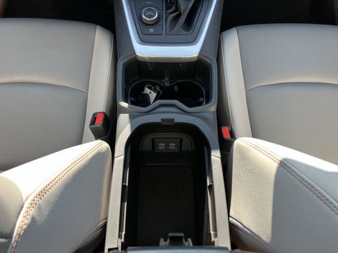 Used 2022 Toyota RAV4 XLE Premium image 18