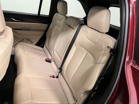 Used 2024 Jeep Grand Cherokee Limited image 54