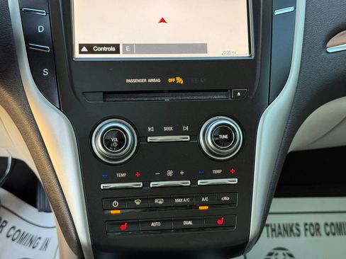 Used 2019 Lincoln MKC Select w/ Select Plus Package FWD image 23