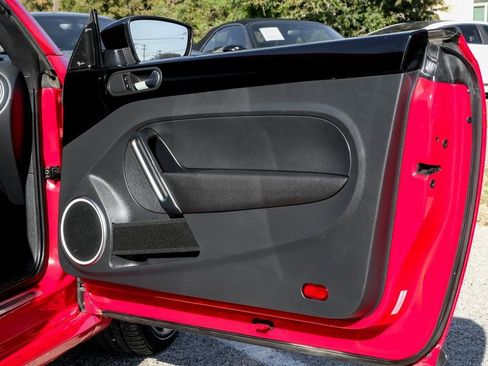 Used 2014 Volkswagen Beetle R-Line image 35