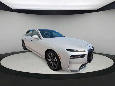 Used 2024 BMW i7 xDrive60 image 2