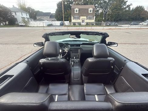 Used 2010 Ford Mustang GT Premium image 10