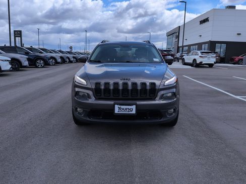 Used 2017 Jeep Cherokee High Altitude image 2