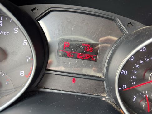 Used 2015 Kia Sedona LX w/ LX Convenience Package FWD image 12